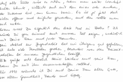 Sie lädt Luther mit Freunden und Familie nach Ost-Berlin ein, da dort alles viel "offener und einfacher" geworden ist.